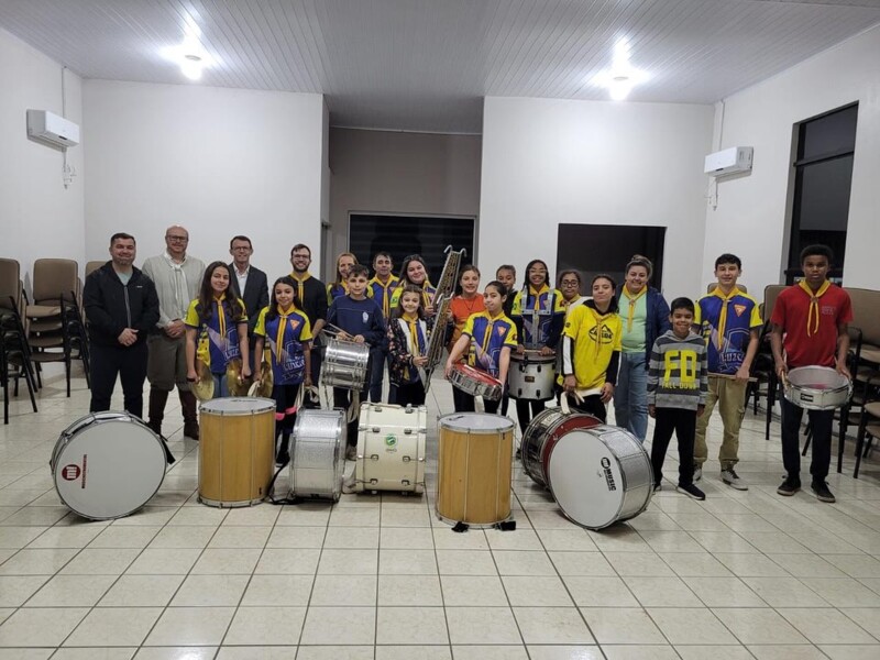 prefeitura-de-mostardas-cede-instrumentos-musicais-ao-grupo-luzeiros-clube-de-desbravadores